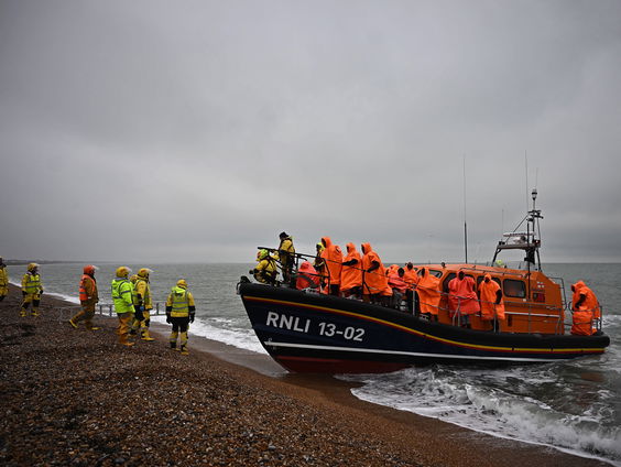 Britse premier Sunak maakt nieuwe migratieplannen bekend