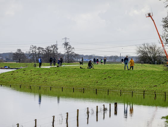 Veel dijken zijn verzadigd, Rijkswaterstaat neemt maatregelen