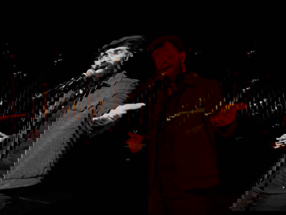 De tijdcapsule met theatermaker en cabaretier Saman Amini