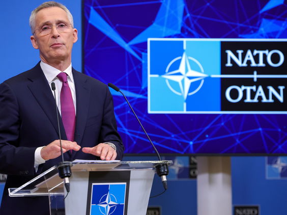 NAVO-topman Van Weel over opvolging Stoltenberg: “Kan tot het laatste moment duren”