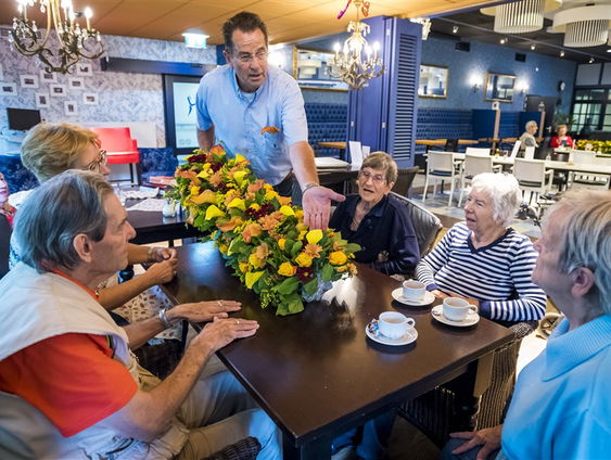 Stand.nl: Het bejaardenhuis moet in ere hersteld worden