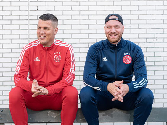 Theatervoorstelling 'Godenzonen' over Ajax door Amsterdammers Luan Buleshkaj en Robbie Wallin