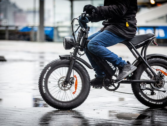 De Tweede Kamer wil tóch een leeftijdsgrens voor fatbikes - is dat haalbaar?