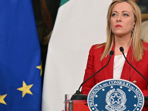Italiaanse premier Meloni houdt zeldzaam persmoment