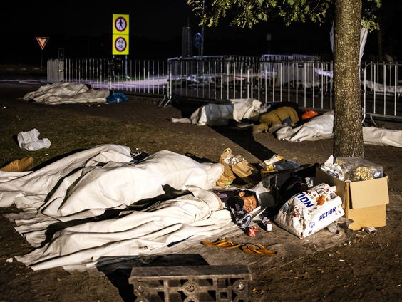 Vluchtelingenopvang piept en kraakt, maar: enig soelaas van de wetenschap