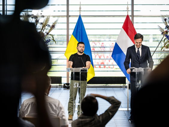 Jaap Scholten en Tommy Wieringa met een literair konvooi naar Oekraine