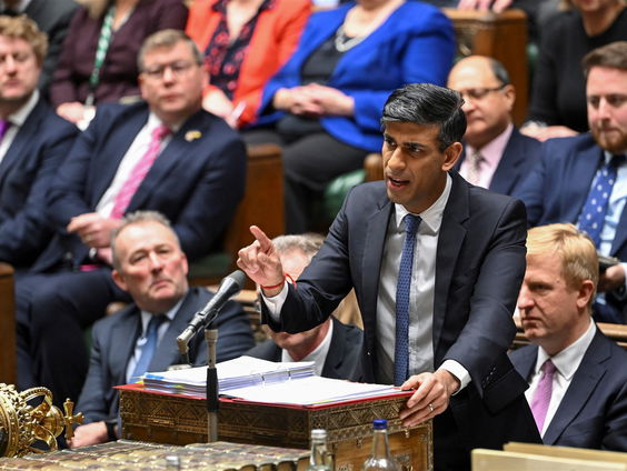 Britse premier Sunak zet alles op alles om migratieplannen te laten slagen