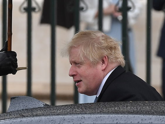 Sprak de koningin Boris Johnson aan op zijn gedrag?