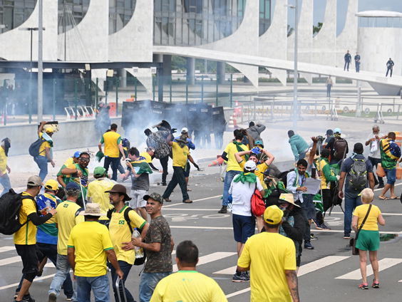 Wie financierde de bestorming in Brasilia?