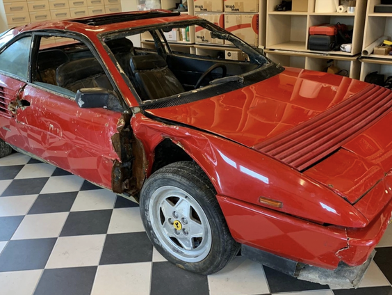 Uit het IJ geviste Ferrari staat nu in een Litouws museum