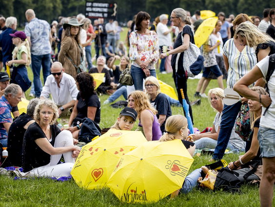 Jongeren wantrouwen de overheid vaker