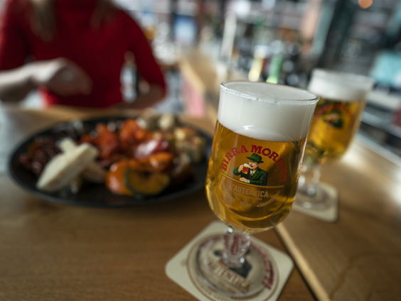 Eerste Nederlandse AI-restaurant opent haar deuren