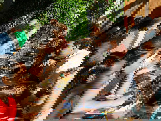 Nederlanders voeren gesprek over slavernijverleden aan Keti Koti Tafel