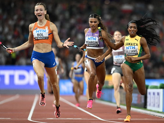 Goud voor Nederland op 4x400 dankzij inhaalrace Femke Bol