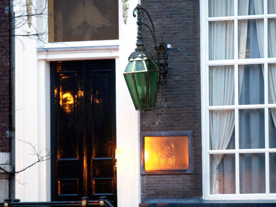 Terug naar Toen: Bekende seksclub Yab Yum gesloten