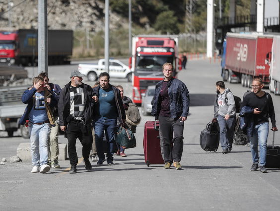 Hoogleraar Slavistiek Ellen Rutten over Russen die het land uit vluchten