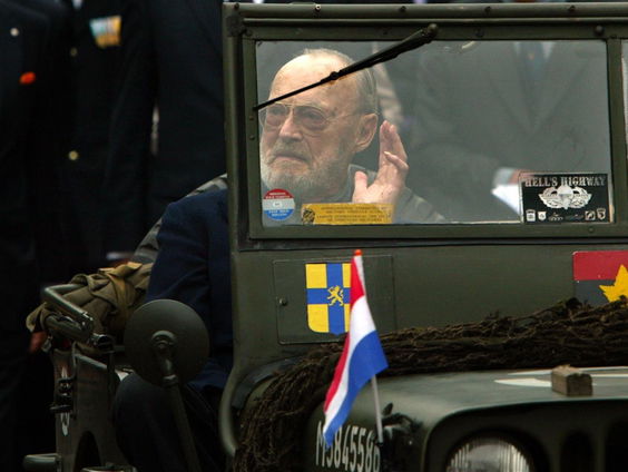 Stand.nl: 'Het oorlogsverleden van Prins Bernhard moet grondig onderzocht worden'