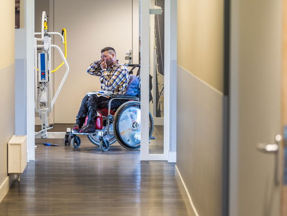 Hoe ga je om met mensen met een lichamelijke beperking?