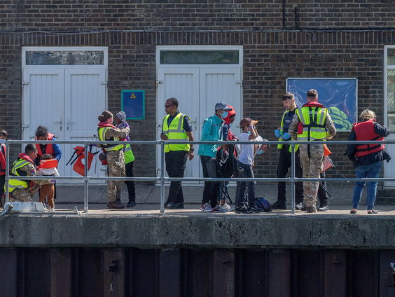 Britse premier Sunak wil Kanaal-migratie beteugelen