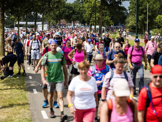 Burgemeester van Nijmegen staat vanavond zingend op de vierdaagse feesten