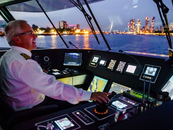 Kapiteins gezocht: Personeelscrisis in de scheepvaart