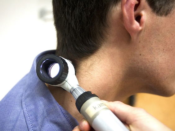 Bij bepaalde vormen van kanker krijgt man vaker tumorbehandeling, vrouw pijnbestrijding