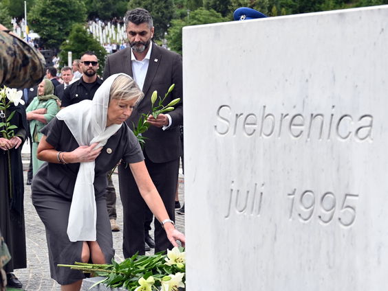 Ambassadeur Jan Waltmans in Sarajevo over de impact van excuses