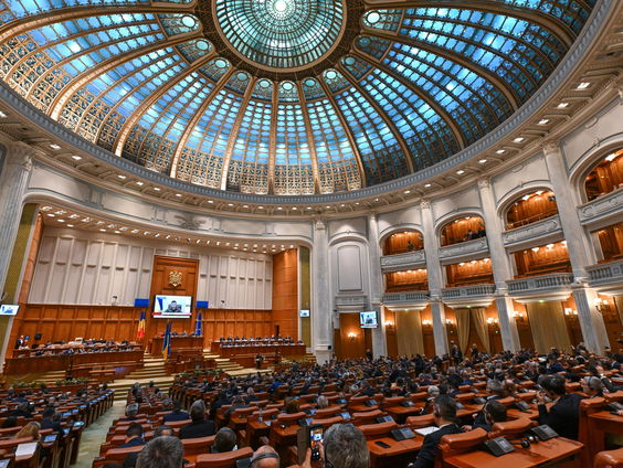 Lichten in grootste gebouw van Europa gaan 's avonds uit