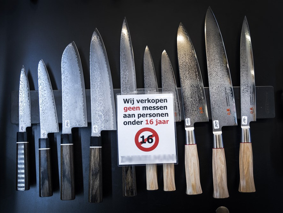 Stand.nl: Er moet zo snel mogelijk een landelijk messenverbod voor minderjarigen komen
