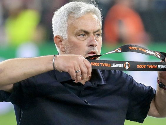 'Er moeten straffen komen voor wangedrag tegen scheidsrechters'