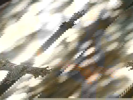 Zomerschool: Miente Pietersma doet onderzoek naar Middeleeuwse handleidingen over zwaardvechten