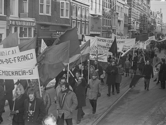 Vandaag in 1975: Regering organiseert demonstratie tegen Spaanse dictator Franco