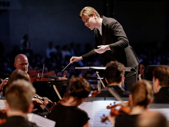 Waarom staan toporkesten massaal in de rij voor jonge dirigenten?