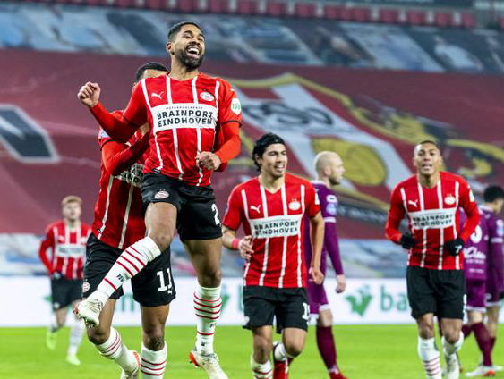 PSV door zege op Go Ahead Eagles winterkampioen