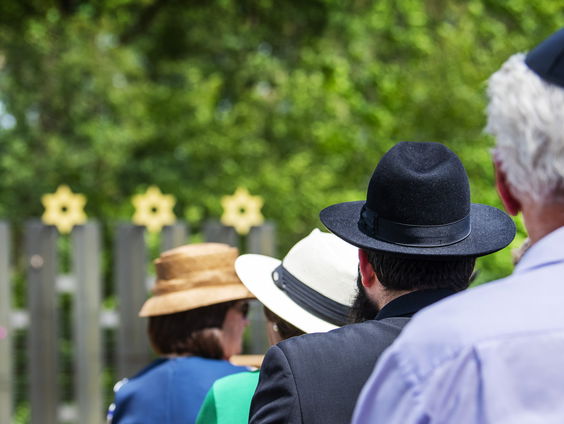 Kamer: 'Sta op tegen Jodenhaat'