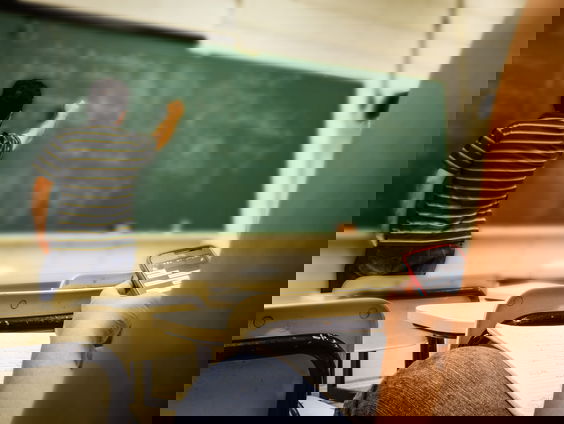 Docent Wilfred Woutersen zocht zijn jeugdzorg-leerlingen uit de jaren negentig op