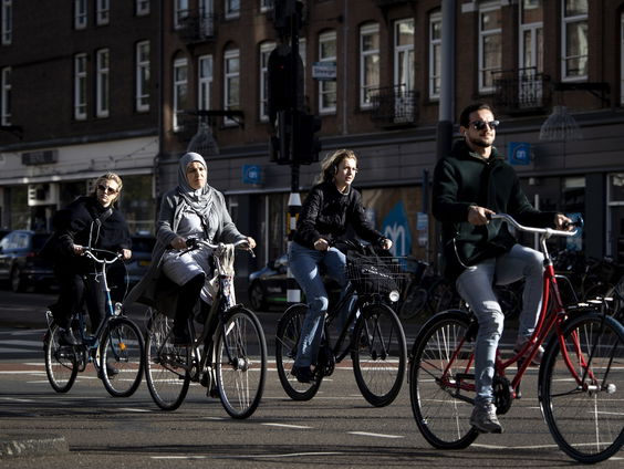 Amsterdammers voelen zich onveiliger in verkeer dan andere Europeanen