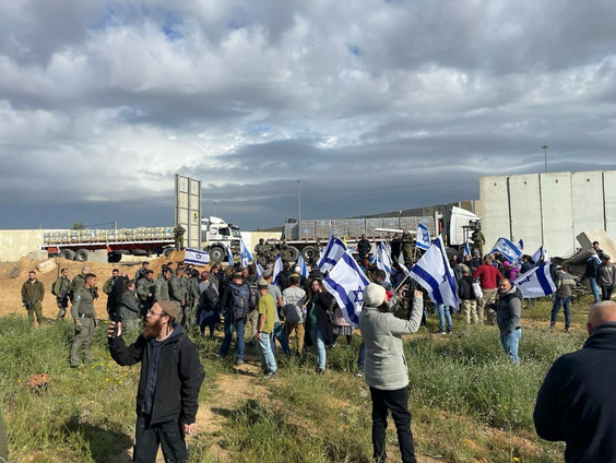 Israël zegt dat het noodhulp gaat toelaten bij Kerem Shalom