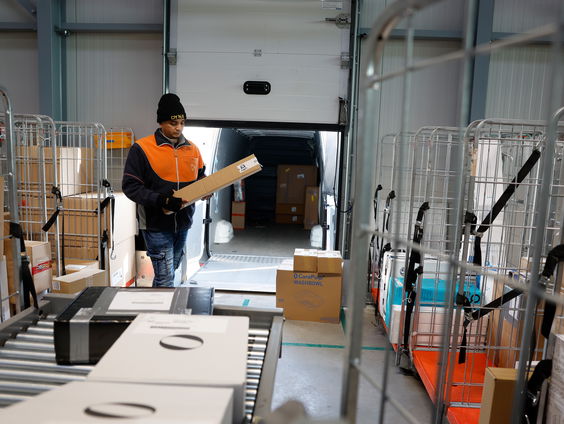 FNV: pakketverwerkers bij PostNL doen fysiek te zwaar werk