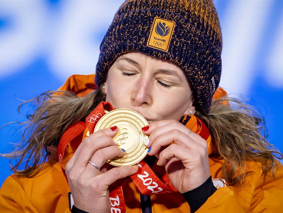 Man en vriendin van Paulien van Deutekom blikken terug op eerbetoon door Ireen Wüst