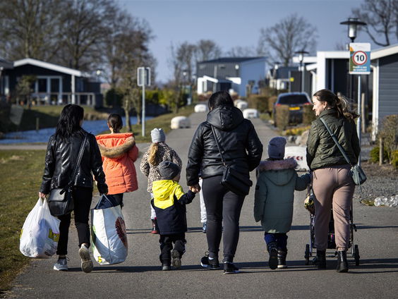 Waarom komen statushouders zo moeizaam aan werk? Voormalig bankier Raphaël Nouwen zocht het uit