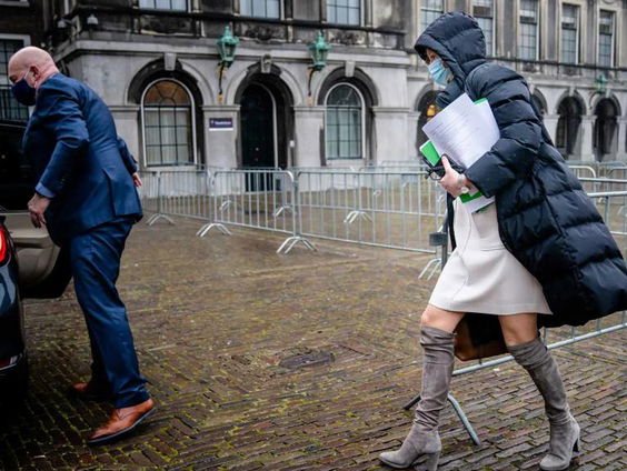 Functie Elders is het nieuwe fotoboek van politiek fotograaf Bart Maat