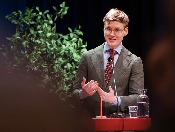 Alexander Hendriks (BBB) over het woningtekort: 'Waar honderd koeien in kunnen, kunnen ook wel vijf mensen wonen'