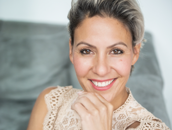 Mouna Laroussi, danseres, choreograaf en theatermaker