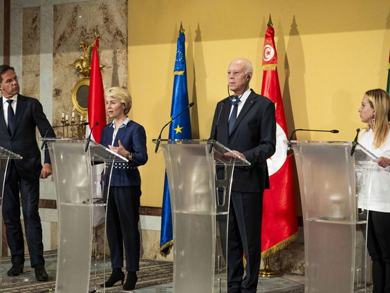 De Europese Unie sluit een migratiedeal met Tunesië