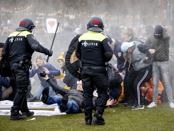 Politie gebruikte vorig jaar opnieuw meer geweld