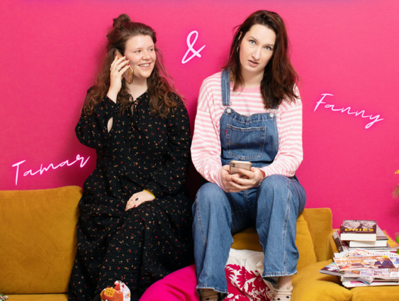 In 'Bijna niets gebeurt toevallig' ontrafelen mediameiden Tamar Bot en Fanny van de Reijt de mediawereld