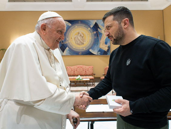 De Pauselijke vredesduif lijkt vleugellam in Oekraïne