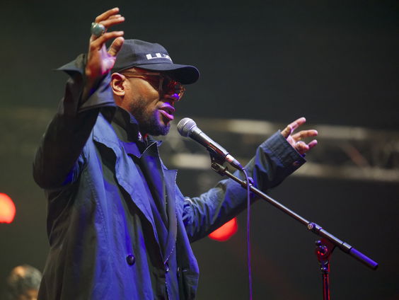 Mos Def speelt muziek van MF DOOM in Paradiso