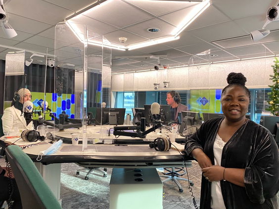 Amma Asante en Esmah Lahlah over armoede en de bijstandsuitkering